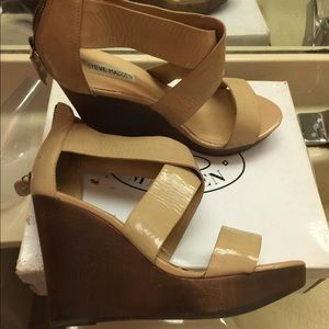Nude cross cross sandals